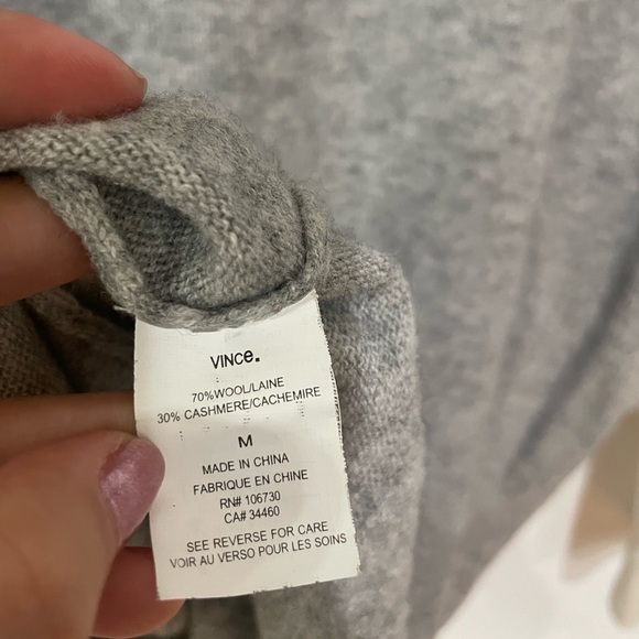 Vince Neck Sweater. Gray and Beige. Size M - Picture 5 of 5